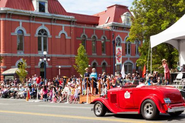 Victoria Canada - 22 Mayıs 17: Victoria 'nın en büyük geçit töreni ve Kanada ve ABD' den 100.000 'den fazla insan.