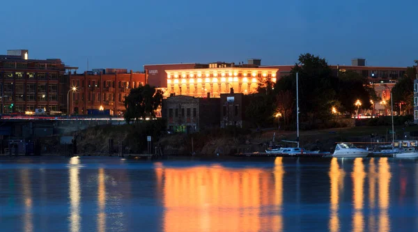 Victoria Canada Augustus 2016 Victorias Straatverlichting Weerkaatst Het Water Bij — Stockfoto