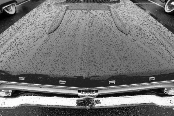 Fekete Fehér Fénykép Egy Autóról — Stock Fotó