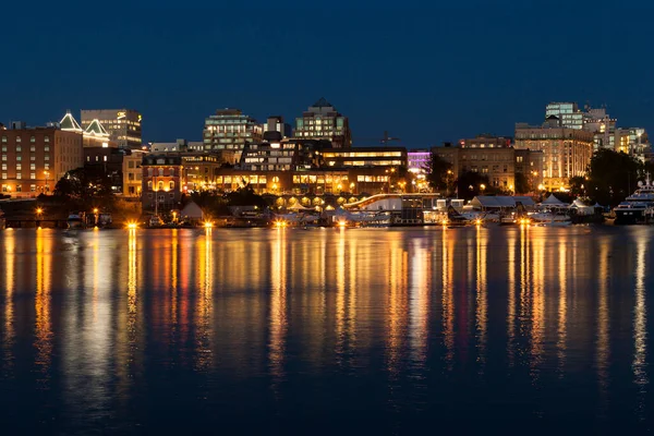 Victoria Kanada August 2016 Victorias Straßenlaternen Spiegeln Sich Wasser Binnenhafen — Stockfoto