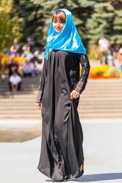 Calgary Kanada Ağustos 2014 Olympic Plaza Halka Açık Alanda Arap — Stok fotoğraf