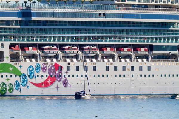 Cruise Ship Port City — Stock Photo, Image
