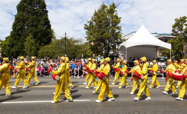 Victoria Canada - 22 Mayıs 17: Victoria 'nın en büyük geçit töreni ve Kanada ve ABD' den 100.000 'den fazla insan.