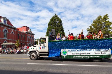Victoria Canada - 22 Mayıs 17: Victoria 'nın en büyük geçit töreni ve Kanada ve ABD' den 100.000 'den fazla insan.