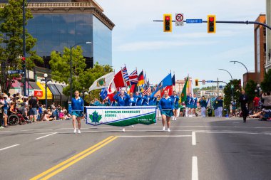 Victoria Canada - 22 Mayıs 17: Victoria 'nın en büyük geçit töreni ve Kanada ve ABD' den 100.000 'den fazla insan.