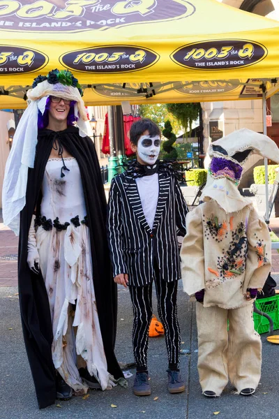 Victoria Canada Tot Zsúfolt Belváros Boldog Vidám Emberek Viselnek Halloween — Stock Fotó