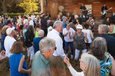 Kanada, Victoria - 21 Temmuz 2016: Victoria Kasaba halkı için yerel müzisyenlerin performansı