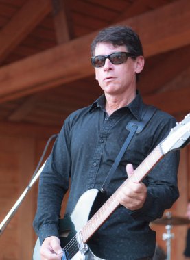 Kanada, Victoria - 21 Temmuz 2016: Victoria Kasaba halkı için yerel müzisyenlerin performansı