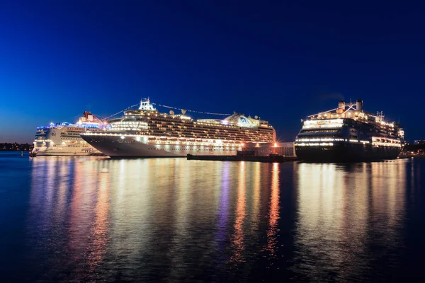 Victoria Kanada Jun 2016 Kreuzfahrtschiffe Bei Nacht Victoria Ogden Point — Stockfoto