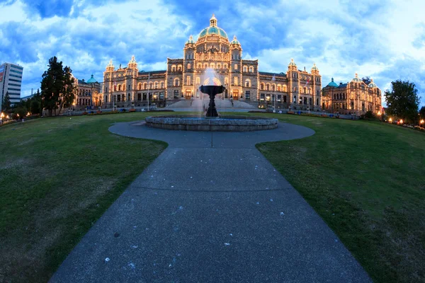 Victoria Canada Jun 2016 Night View Parliament House Downtown Tourists — Stock Photo, Image