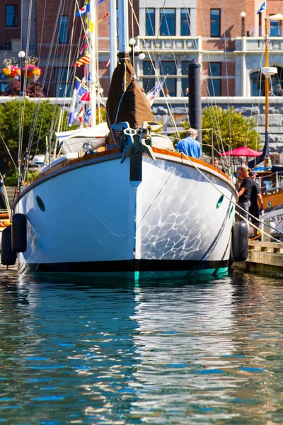 Kikötő Város Napján Jachtok — Stock Fotó