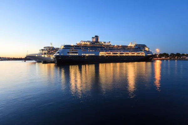 Victoria Canada Jun 2016 Cruise Ships Night Victoria 奥格登角 — 图库照片