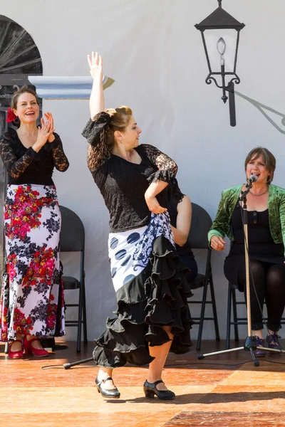 Victoria Flamenco Festival Kobiety Tańczące Scenie Victoria Kanada — Zdjęcie stockowe
