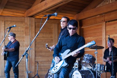 Kanada, Victoria - 21 Temmuz 2016: Victoria Kasaba halkı için yerel müzisyenlerin performansı