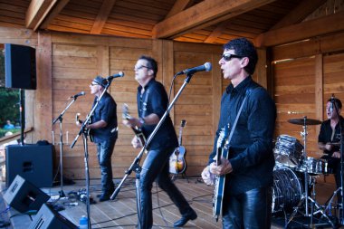 Kanada, Victoria - 21 Temmuz 2016: Victoria Kasaba halkı için yerel müzisyenlerin performansı