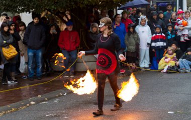 Victoria Canada - 22 Mayıs 17: Victoria 'nın en büyük geçit töreni ve Kanada ve ABD' den 100.000 'den fazla insan.