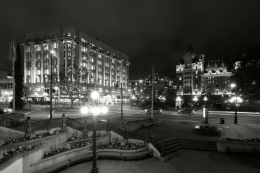 Gece vakti şehrin aydınlatma manzarası
