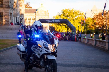 VICTORIA CANADA 21 16: Tour de Victoria 140, 90, 45 km güzergahında dünya standartlarında bisiklet sürücüleri ve her yaş ve cinsiyette nefes kesici manzaralar. Kamu etkinliği.