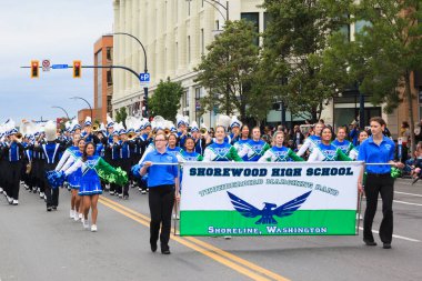 Victoria Canada - 22 Mayıs 17: Victoria 'nın en büyük geçit töreni ve Kanada ve ABD' den 100.000 'den fazla insan.