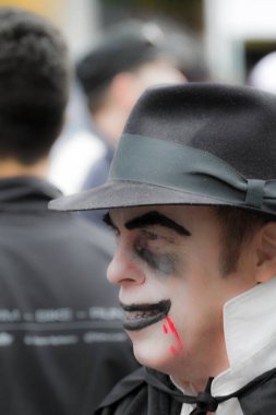 VICTORIA CANADA OCT 31 16: Cadılar Bayramı 'nda neşeli, yaratıcı kostümler giyen ve Wicked Victoria Günü' nde makyaj yapan insanlarla dolu şehir merkezi. Şehrin Cadılar Bayramı 'nda canlanan ihtiraslı bir tarihi var..