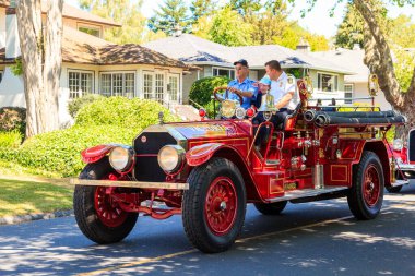 Victoria Kanada Mayıs 22, 2017: Douglas Caddesinde Victoria Günü Geçidi. Bu, Kanada ve ABD 'den 100.000' den fazla insanın katıldığı en büyük geçit töreni..