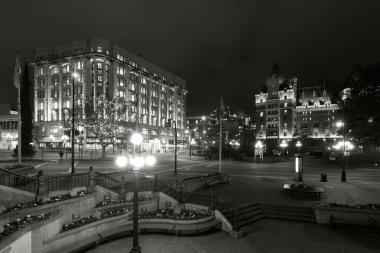 Gece vakti şehrin aydınlatma manzarası