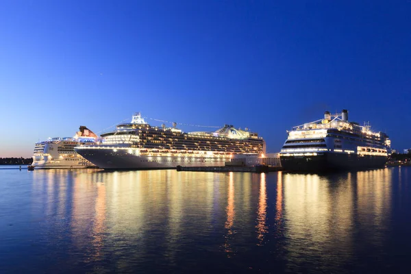 Victoria Kanada Jun 2016 Kreuzfahrtschiffe Bei Nacht Victoria Ogden Point — Stockfoto