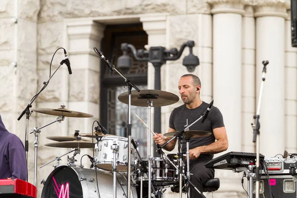 Man Playing Drums Stage — Stock Photo, Image