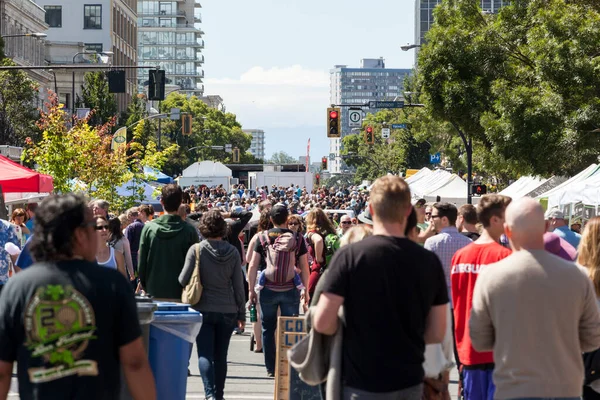 Plan Panoramique Personnes Marchant Dans Les Rues Victoria Colombie Britannique — Photo