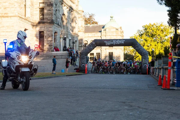 Victoria Canada Aug Cyklister Alla Åldrar Och Kön Vid Startlinjen — Stockfoto