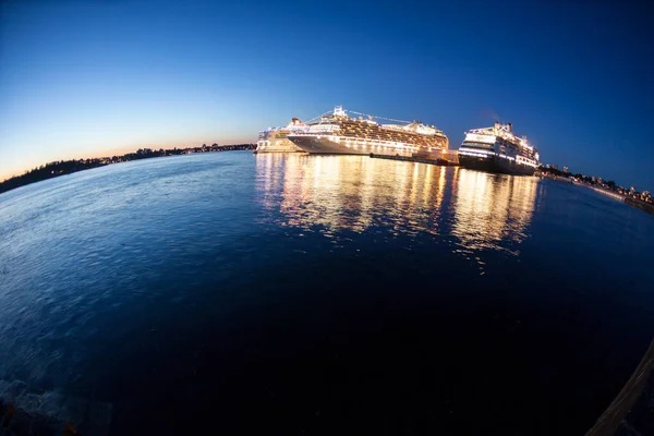 Victoria Kanada Jun 2016 Kreuzfahrtschiffe Bei Nacht Victoria Ogden Point — Stockfoto