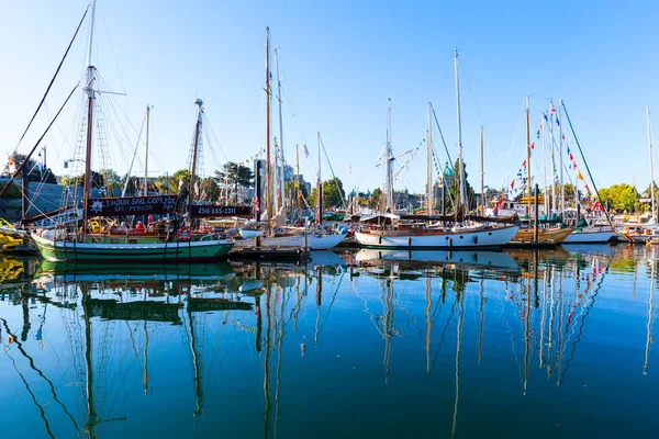 Porto Della Città Con Yacht Nella Giornata Sole — Foto Stock