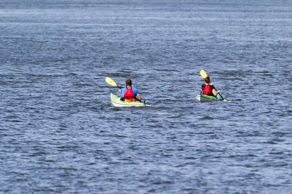 Gente Kayak Agua —  Fotos de Stock