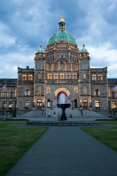 Victoria Canada Jun 2016 Night View Parliament House Downtown Tourists — Stock Photo, Image