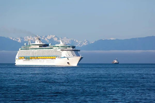 Cruiseschip Zee Rechtenvrije Stockfoto's