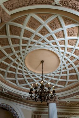 Barselona şehrindeki binanın içinde.