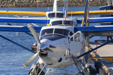Victoria, BC, Kanada - 21 Haziran 2019: İç limandaki Harbor Air Float-plane. Bu ulaşım hayati önem taşıyor ve Vitoria ile Vancouver arasında sıkça gerçekleşiyor.