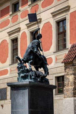Galip Aziz George 'un heykeli, Çek Cumhuriyeti topraklarındaki en eski heykel.