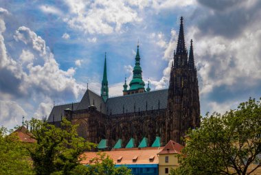Çek Cumhuriyeti Prag 'daki antik katedralin dış görünüşü 