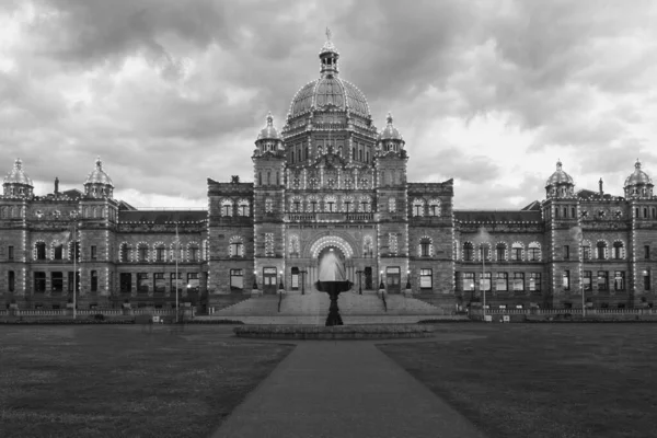 Victoria Canada Jun 2016 Night View Parliament House Downtown Tourists — Stock Photo, Image