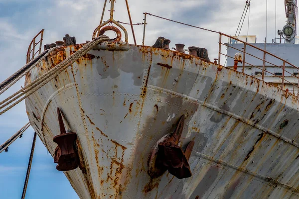 Vieux Navire Métal Rouillé Dans Port — Photo