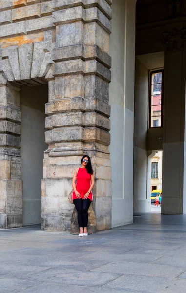 Adult Woman Red Shirt Posing Street Town — Stock Photo, Image