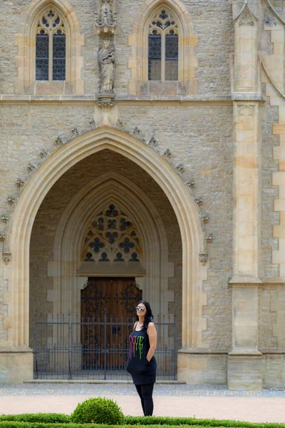 Woman Posing Old Building Background — стоковое фото