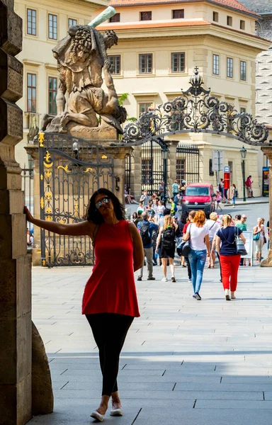 Mooie Brunette Dame Poseren Praag Tsjechië — Stockfoto