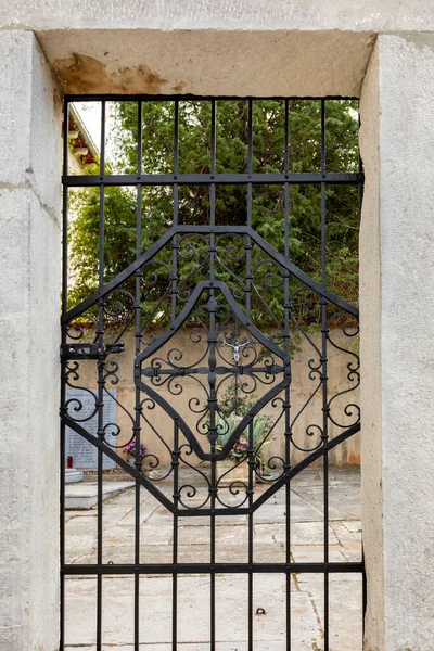 Facade Old House Decorative Metal Door — Foto Stock