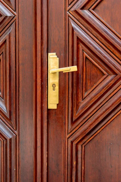 Holztür Mit Einem Griff Hintergrund Nahaufnahme — Stockfoto