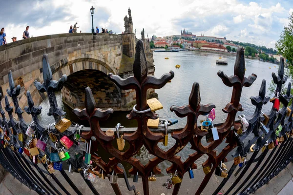 Prague République Tchèque Juin 2018 Serrures Amour Près Pont Charles — Photo