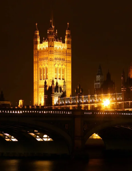ロンドン 2019年9月9日 夕暮れ時の議会橋の夜景 — ストック写真