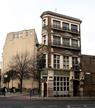 LONDON ENGLAND - 23 DEC 2005: Viktorya tarzı ev, Başkent ve İngiltere 'nin en kalabalık şehri - Londra. Londra şehir manzarası.