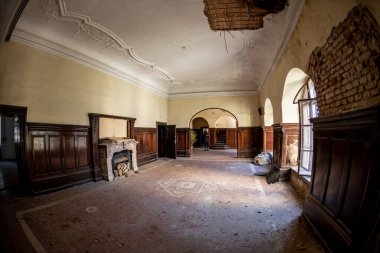 Somogysard, Macaristan - Somssich Ülkesinin İç Harabeleri / Avcılık Şatosu.